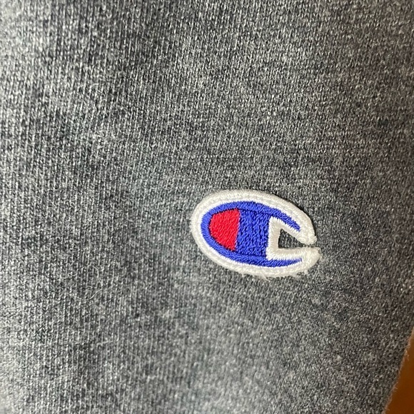 Champion Grey Crew Neck Sweatshirt Pullover NWT Size Large - Picture 4 of 9